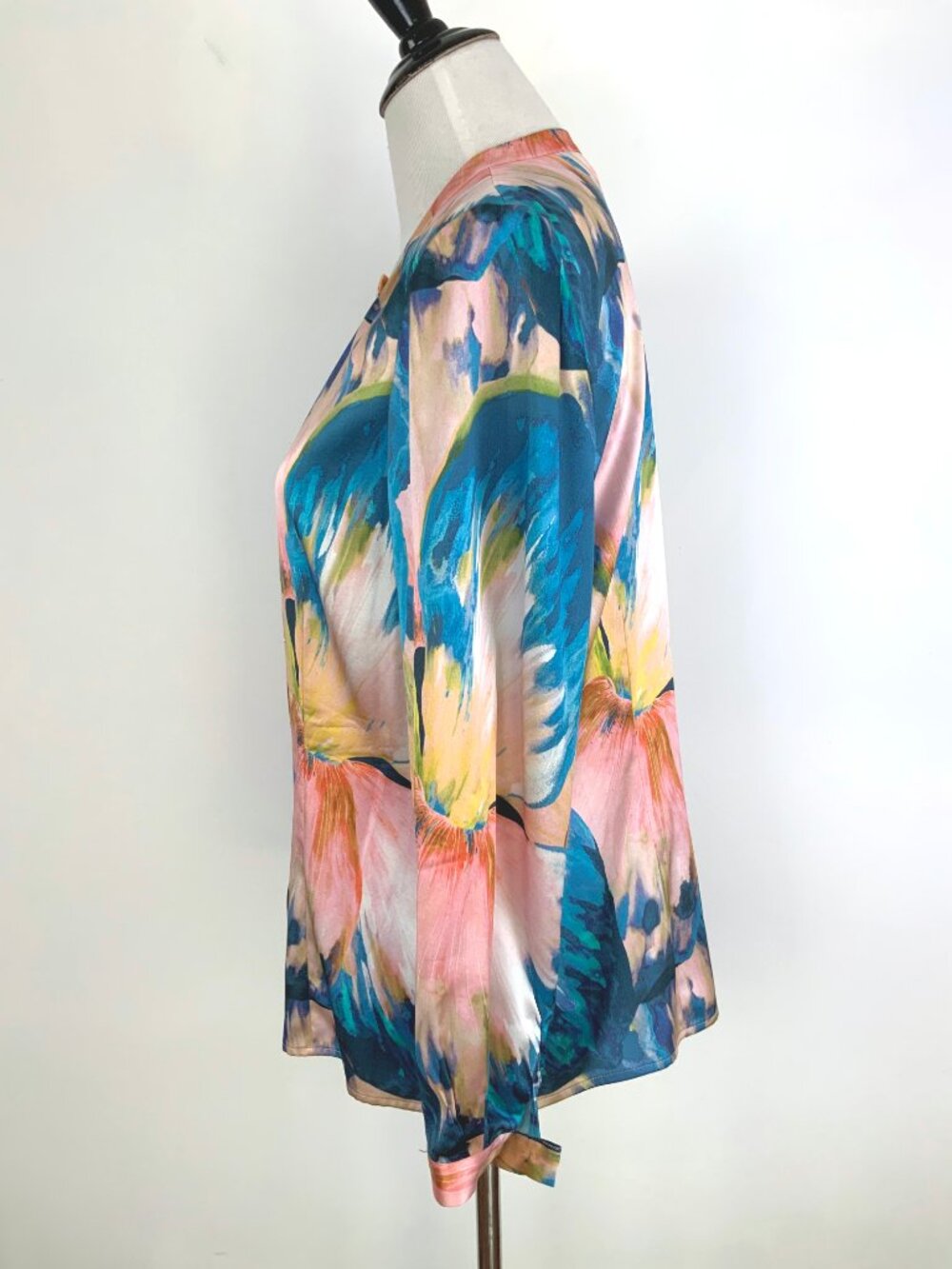 New St. John Collection Silk Floral Watercolor Blue Pink Blouse Sz 8 - Picture 5 of 16